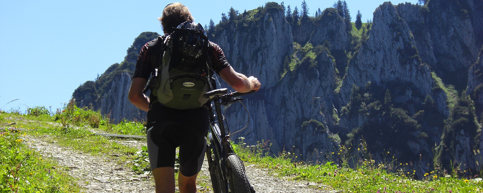 Titelbild, Michael epple mit Mountainbike in den Bergen